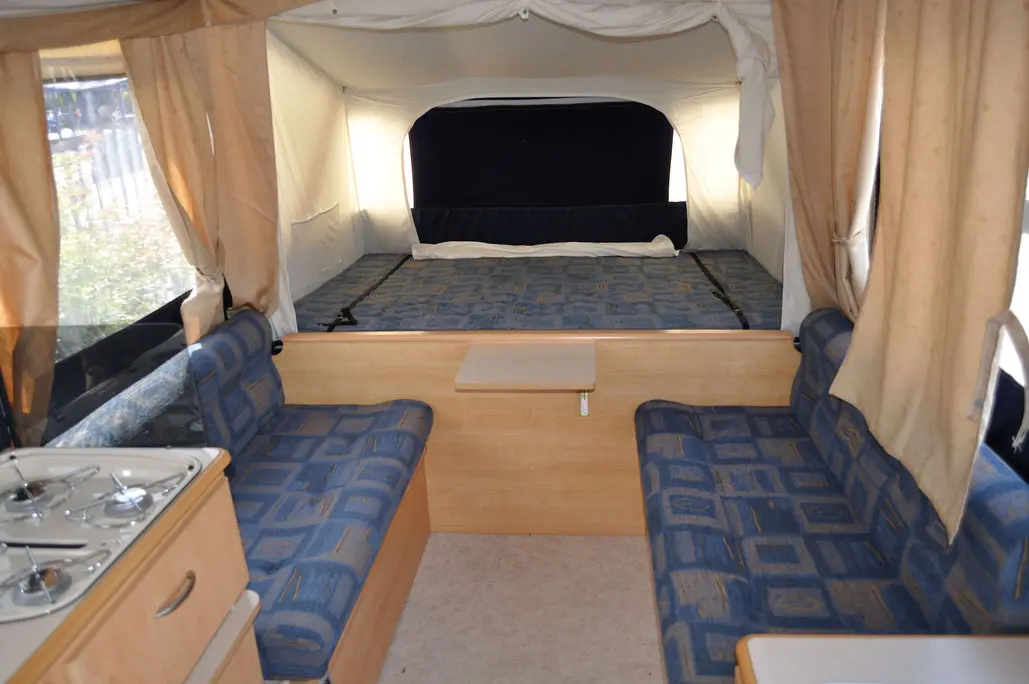 Lounge to Rear