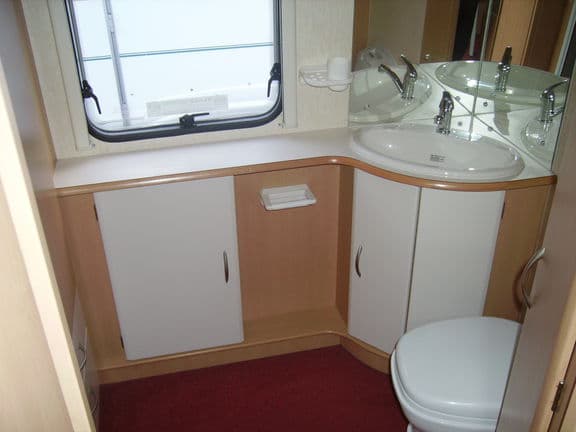 Coachman Amara 580