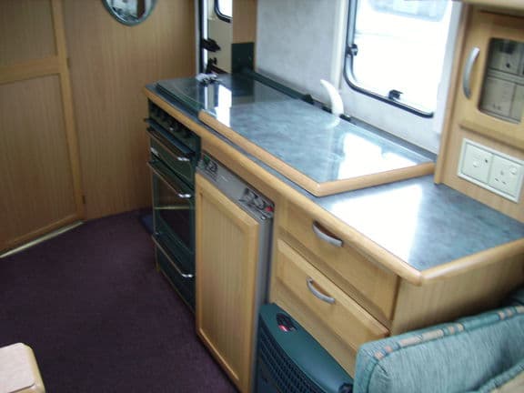 Elddis Typhoon EX 2000