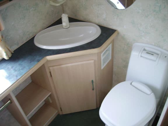 Elddis Typhoon EX 2000