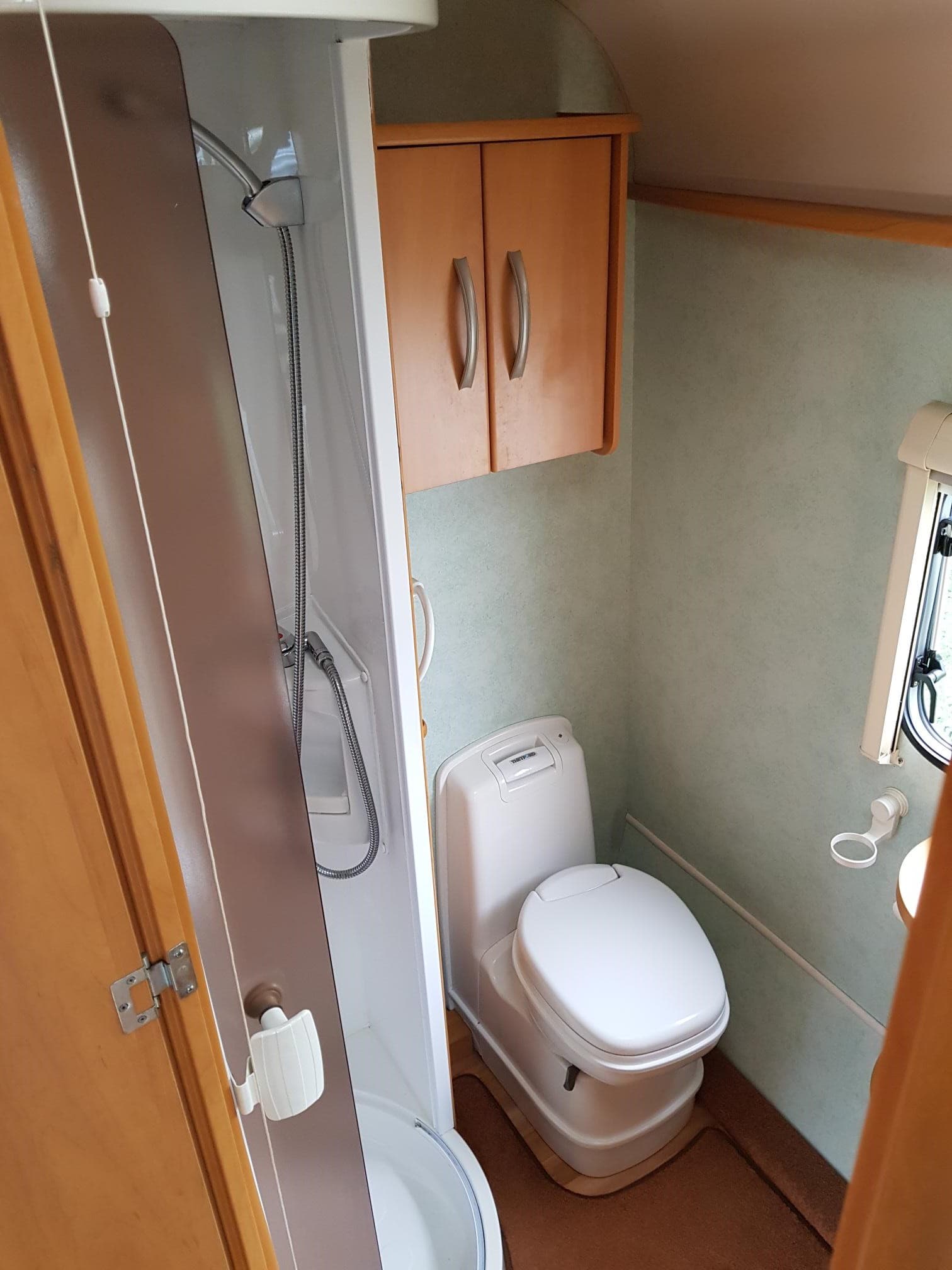 Charisma 560